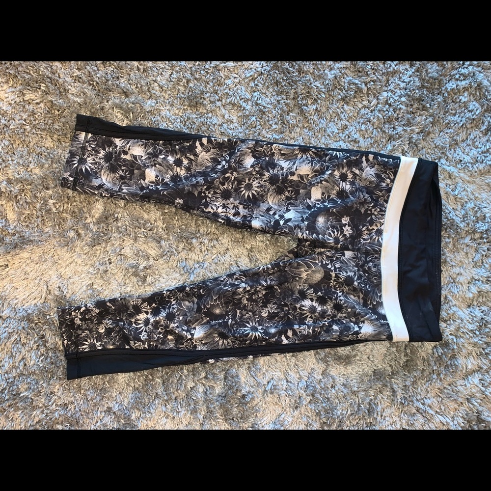 Floral Lululemon crop leggings size 4 - Picture 5 of 7